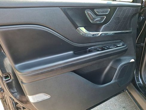 Used 2022 Lincoln Corsair AWD w/ Premium Package image 14