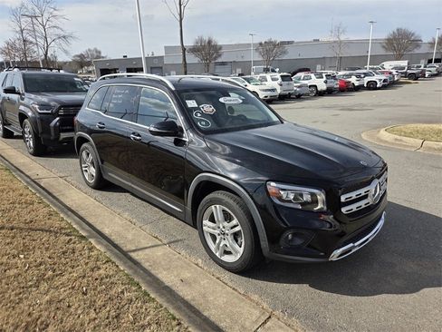 Used 2020 Mercedes-Benz GLB 250 w/ Premium Package image 2