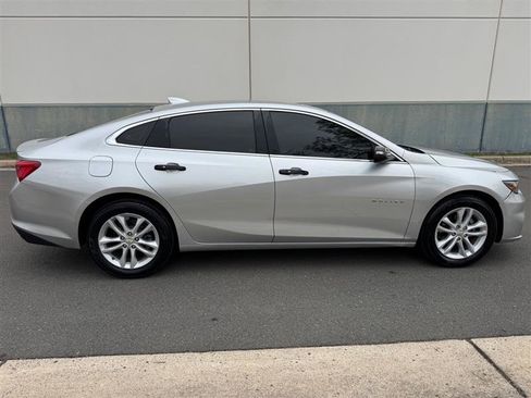 Used 2018 Chevrolet Malibu LT FWD image 16