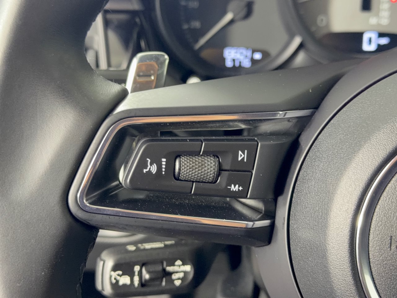 Certified 2022 Porsche Macan S AWD/4WD image 21