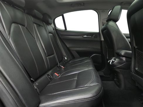 Used 2018 Alfa Romeo Stelvio AWD image 29