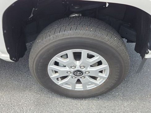 Used 2025 Toyota Tacoma SR5 AWD/4WD image 18