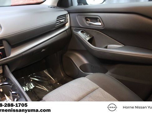 Certified 2025 Nissan Rogue SV FWD image 11