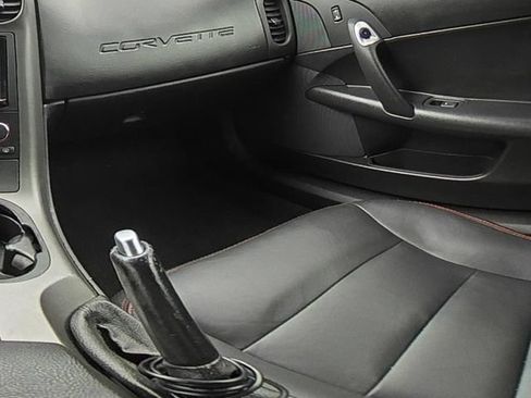 Used 2006 Chevrolet Corvette Coupe RWD image 23