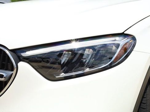 Used 2025 Mercedes-Benz GLC 300 image 10