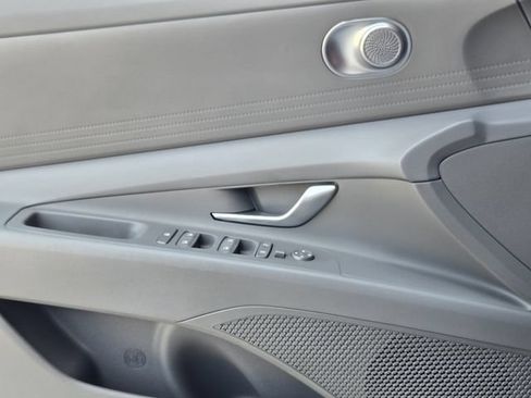 Certified 2025 Hyundai Elantra Hybrid FWD image 16