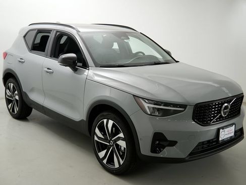 New 2026 Volvo XC40 B5 Plus w/ Protection Package Premier AWD/4WD image 4