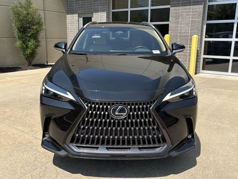 Used 2024 Lexus NX 250 FWD image 3