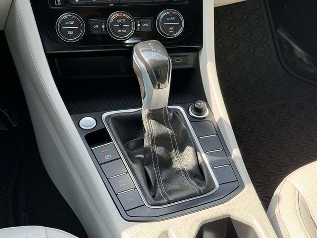 Used 2024 Volkswagen Jetta SE w/ Panoramic Sunroof Package FWD image 23