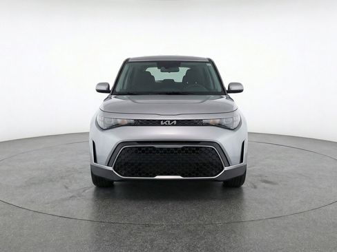 Used 2025 Kia Soul LX w/ LX Technology Package FWD image 2