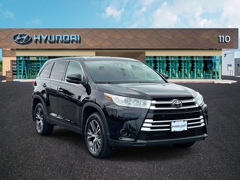 Used 2018 Toyota Highlander LE AWD/4WD image 1