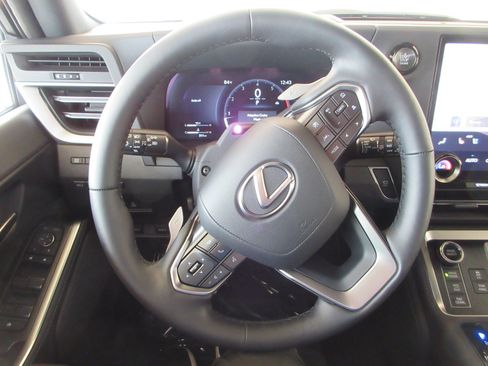 Used 2026 Lexus GX 550 AWD/4WD image 33