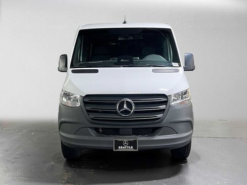 Used 2025 Mercedes-Benz Sprinter 2500 image 9