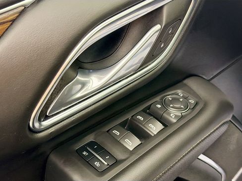 Used 2023 Chevrolet Suburban Premier image 18