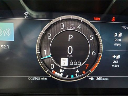 Used 2025 Jaguar F-PACE R-Dynamic S image 37