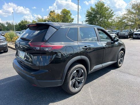 Used 2024 Nissan Rogue SV AWD/4WD image 3