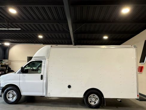 Used 2019 Chevrolet Express 3500 w/ Driver Convenience Package image 5