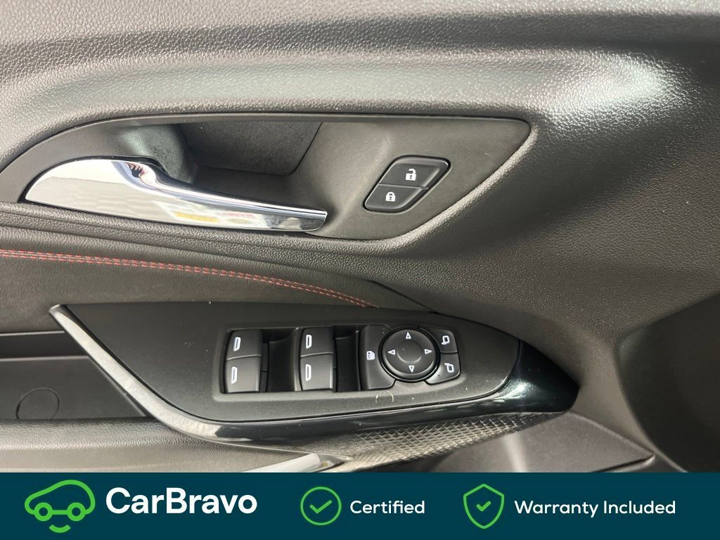 Used 2025 Chevrolet Trax RS w/ Sunroof Package FWD image 21