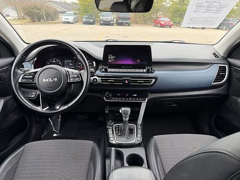 Used 2023 Kia Seltos S w/ Navigation Package image 29