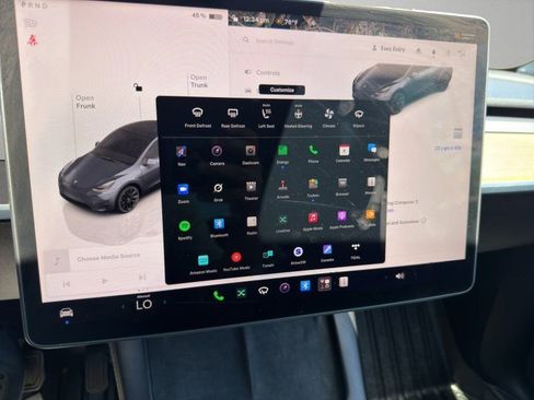 Used 2023 Tesla Model Y AWD image 17