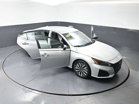 Used 2024 Nissan Altima 2.5 SV FWD image 57