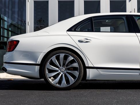 Used 2020 Bentley Flying Spur W12 image 8