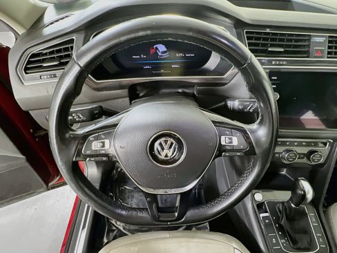 Used 2018 Volkswagen Tiguan SEL Premium w/ 3rd Row Seat Package AWD/4WD image 11