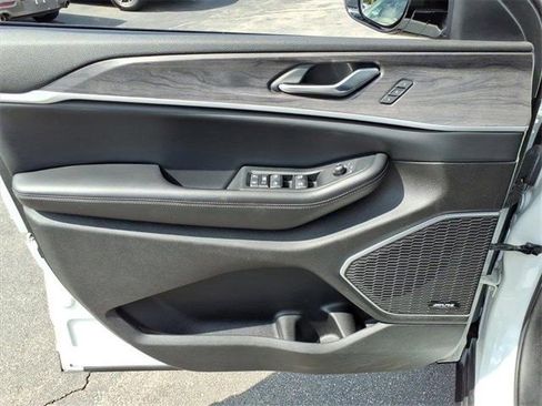 Used 2024 Jeep Grand Cherokee Limited 4xe image 13