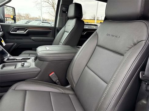 New 2026 GMC Sierra 2500 Denali w/ Denali Reserve Package image 17