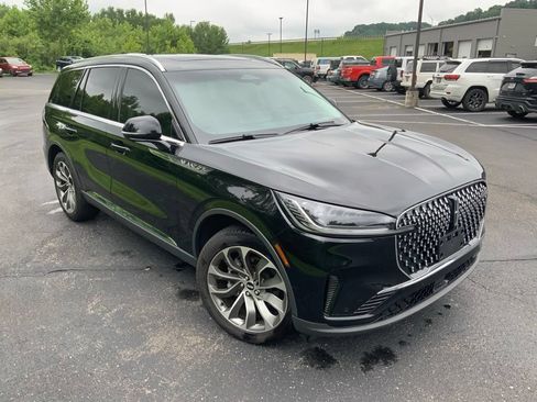 Used 2025 Lincoln Aviator Reserve AWD/4WD image 3