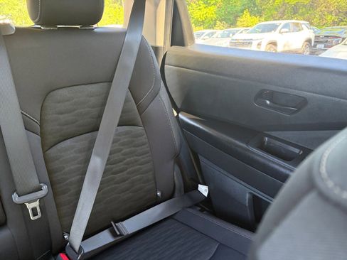 Used 2025 Nissan Pathfinder SV FWD image 40