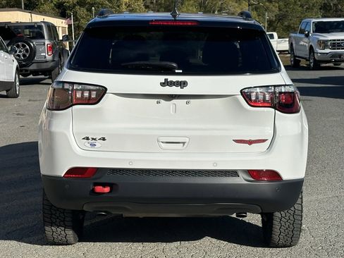 Used 2024 Jeep Compass Trailhawk image 8