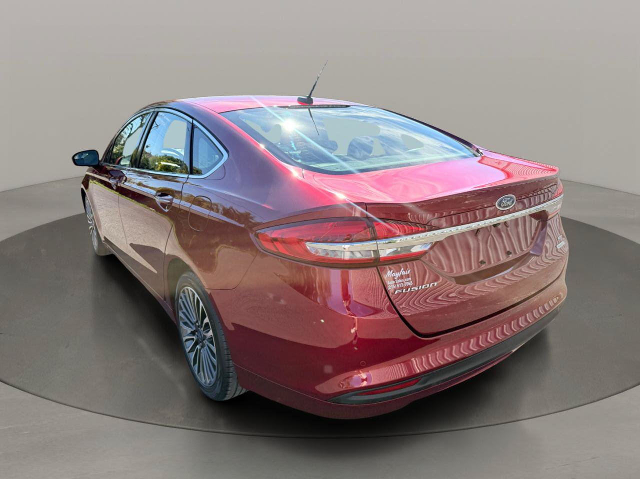 Used 2017 Ford Fusion SE w/ Fusion SE Technology Package FWD image 4