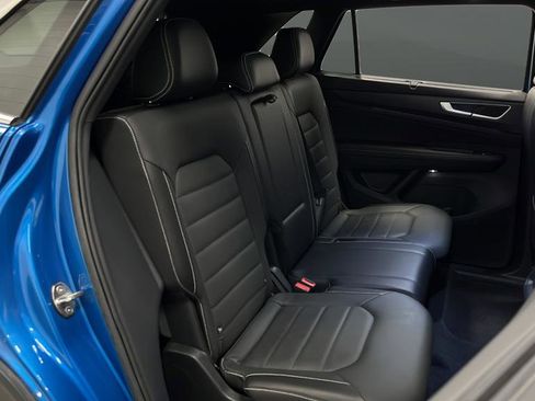 Used 2024 Volkswagen Atlas Cross Sport SEL R-Line AWD/4WD image 10