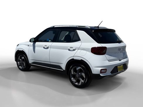 Used 2025 Hyundai Venue Limited FWD image 3