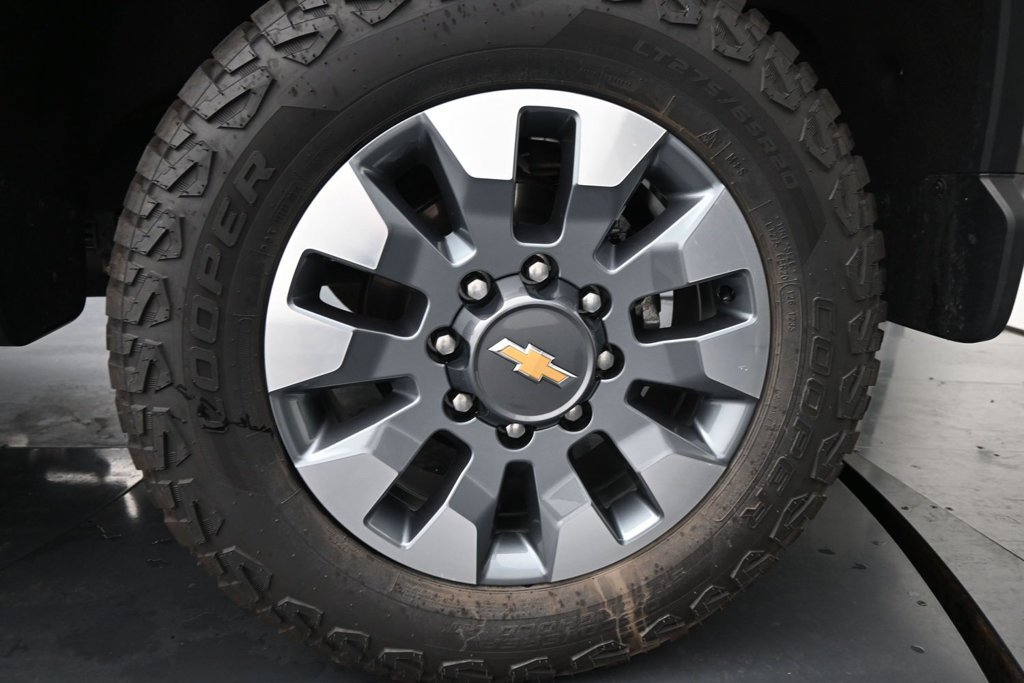 Used 2022 Chevrolet Silverado 2500 Custom w/ Custom Value Package AWD/4WD image 15