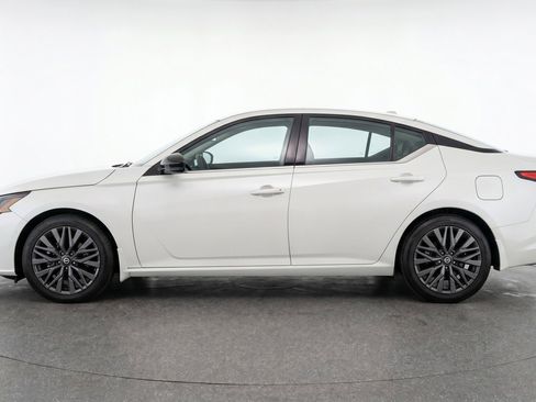 Used 2025 Nissan Altima 2.5 SV FWD image 5