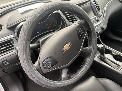 Used 2019 Chevrolet Impala LT FWD image 11
