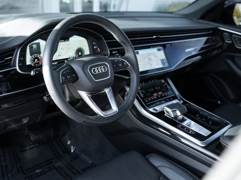 Certified 2025 Audi Q8 Prestige image 9