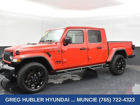 Used 2025 Jeep Gladiator Sport AWD/4WD image 18