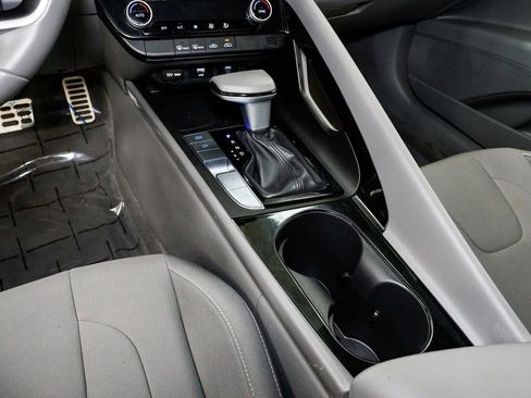 Used 2025 Hyundai Elantra SEL image 21