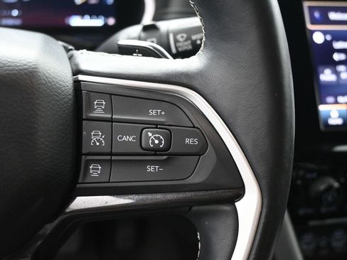 Used 2021 Jeep Grand Cherokee L Laredo w/ Luxury Tech Group I image 2