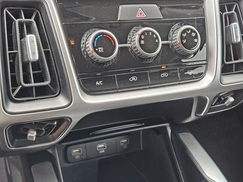 Used 2022 Kia Sorento LX AWD/4WD image 24