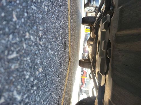 Used 2016 Toyota Tacoma TRD Off-Road w/ Premium & Technology Package image 12