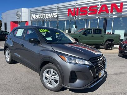New 2025 Nissan Kicks Play S