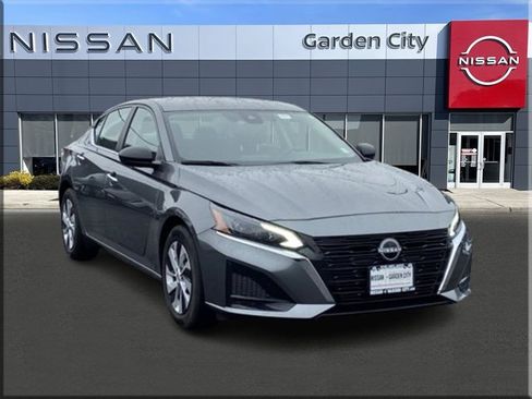 Certified 2025 Nissan Altima 2.5 S FWD image 1