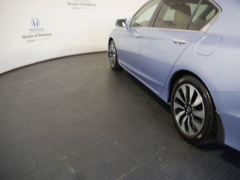 Certified 2017 Honda Accord EX-L image 10