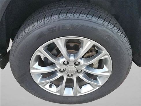 Used 2021 Jeep Cherokee Latitude Plus w/ Sun & Sound Group FWD image 28