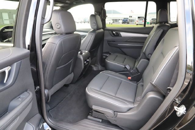 Used 2025 Buick Enclave Preferred AWD/4WD image 19