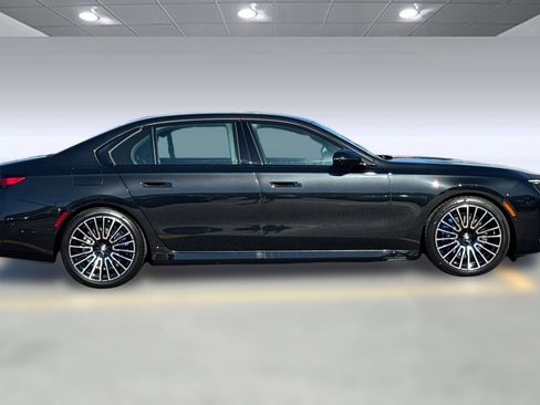 New 2025 BMW 740i image 7